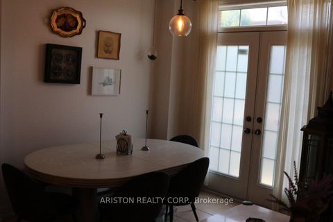 Photo 4 at 40 Alexie Way, Vellore Village, Vaughan