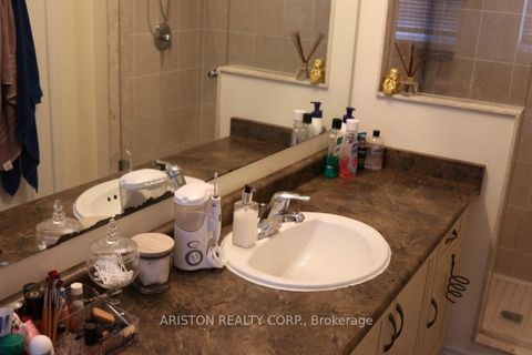 Photo 5 at 40 Alexie Way, Vellore Village, Vaughan