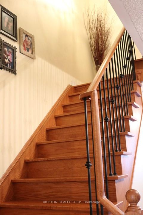 Photo 6 at 40 Alexie Way, Vellore Village, Vaughan