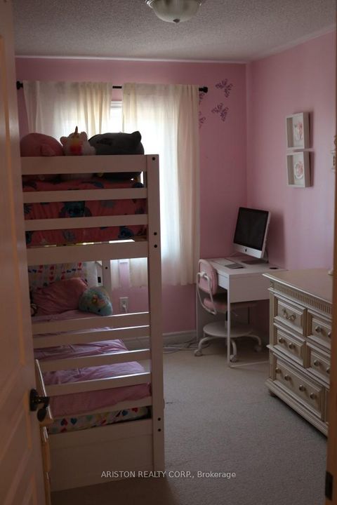 Photo 7 at 40 Alexie Way, Vellore Village, Vaughan