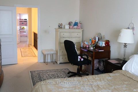 Photo 8 at 40 Alexie Way, Vellore Village, Vaughan