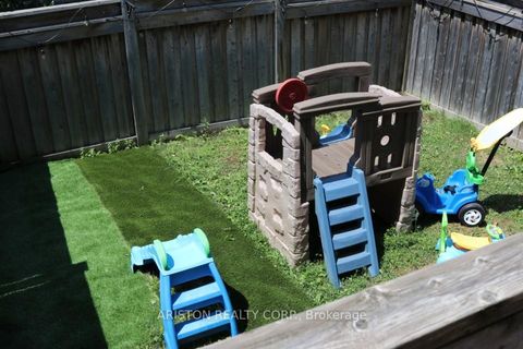 Photo 17 at 40 Alexie Way, Vellore Village, Vaughan