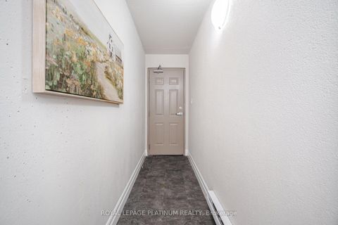 Photo 5 at 9-01 - 2420 Baronwood Drive, WM Westmount, Oakville