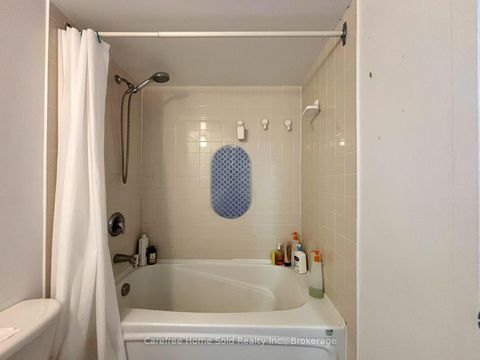 Photo 13 at 1703 - 38 LEE CENTRE Drive, Woburn, Toronto