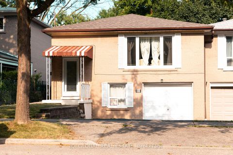 Photo 1 at 31 REGATTA CRES Crescent E, Newtonbrook West, Toronto