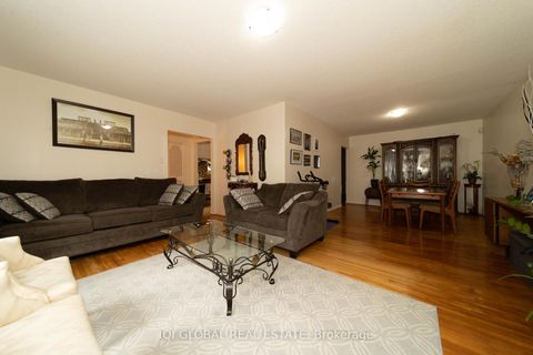 Photo 10 at 31 REGATTA CRES Crescent E, Newtonbrook West, Toronto Photo 10 at 31 REGATTA CRES Crescent E, Newtonbrook West, Toronto