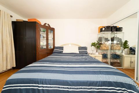 Photo 22 at 31 REGATTA CRES Crescent E, Newtonbrook West, Toronto Photo 22 at 31 REGATTA CRES Crescent E, Newtonbrook West, Toronto