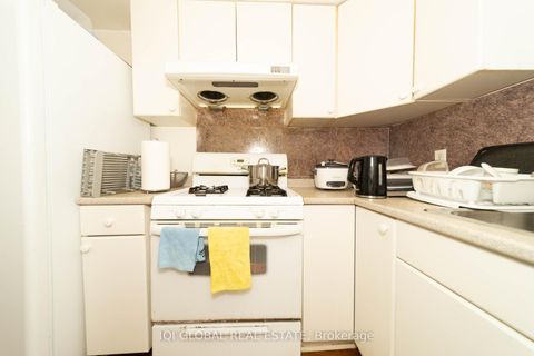 Photo 32 at 31 REGATTA CRES Crescent E, Newtonbrook West, Toronto Photo 32 at 31 REGATTA CRES Crescent E, Newtonbrook West, Toronto