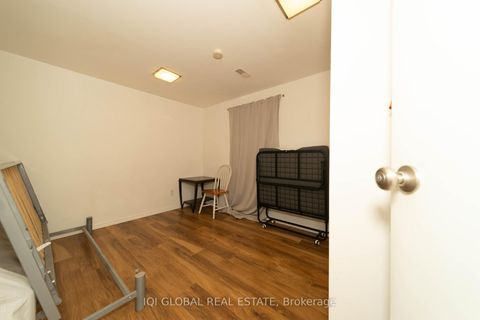 Photo 35 at 31 REGATTA CRES Crescent E, Newtonbrook West, Toronto