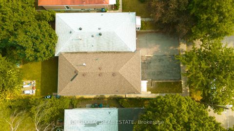 Photo 43 at 31 REGATTA CRES Crescent E, Newtonbrook West, Toronto