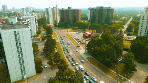 Photo 46 at 31 REGATTA CRES Crescent E, Newtonbrook West, Toronto