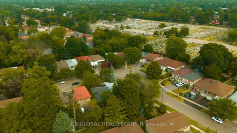 Photo 48 at 31 REGATTA CRES Crescent E, Newtonbrook West, Toronto