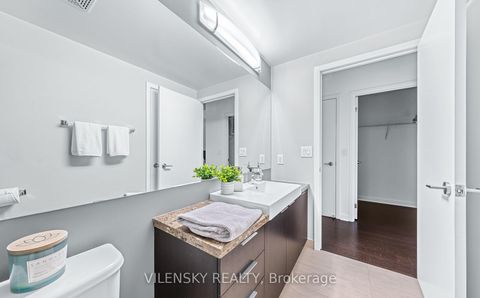 Photo 9 at 909 - 478 King Street W, Waterfront Communities C1, Toronto