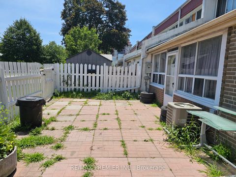 Photo 2 at Unit 15 - 2901 Jane Street, Jane Heights, Toronto