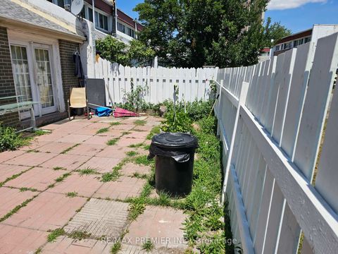 Photo 3 at Unit 15 - 2901 Jane Street, Jane Heights, Toronto