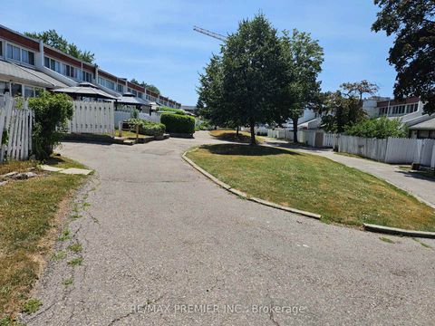 Photo 4 at Unit 15 - 2901 Jane Street, Jane Heights, Toronto