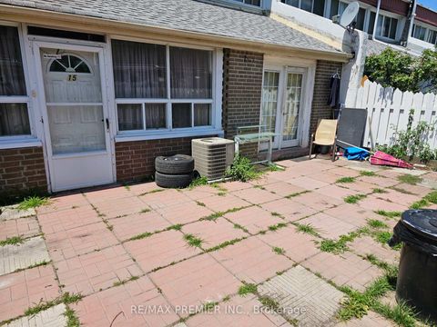 Photo 5 at Unit 15 - 2901 Jane Street, Jane Heights, Toronto