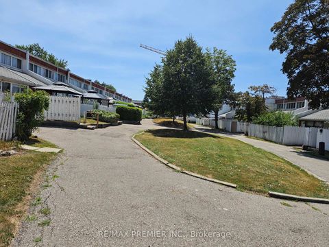 Photo 6 at Unit 15 - 2901 Jane Street, Jane Heights, Toronto