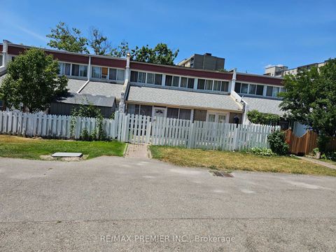 Photo 7 at Unit 15 - 2901 Jane Street, Jane Heights, Toronto