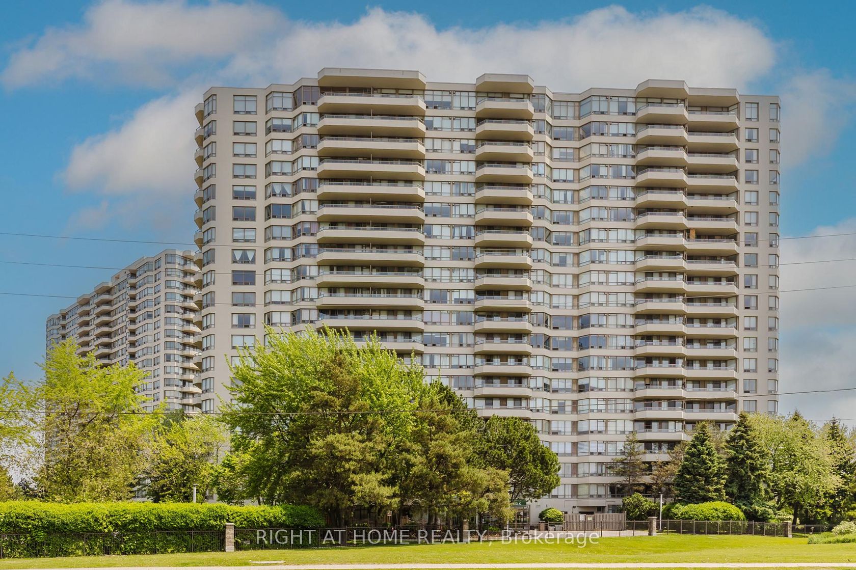 1690 - 1 Greystone Walk Drive, Kennedy Park, Toronto 