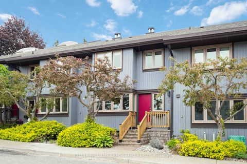 Photo 1 at 37 Rainbow Creekway, Bayview Village, Toronto