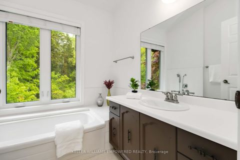 Photo 16 at 37 Rainbow Creekway, Bayview Village, Toronto