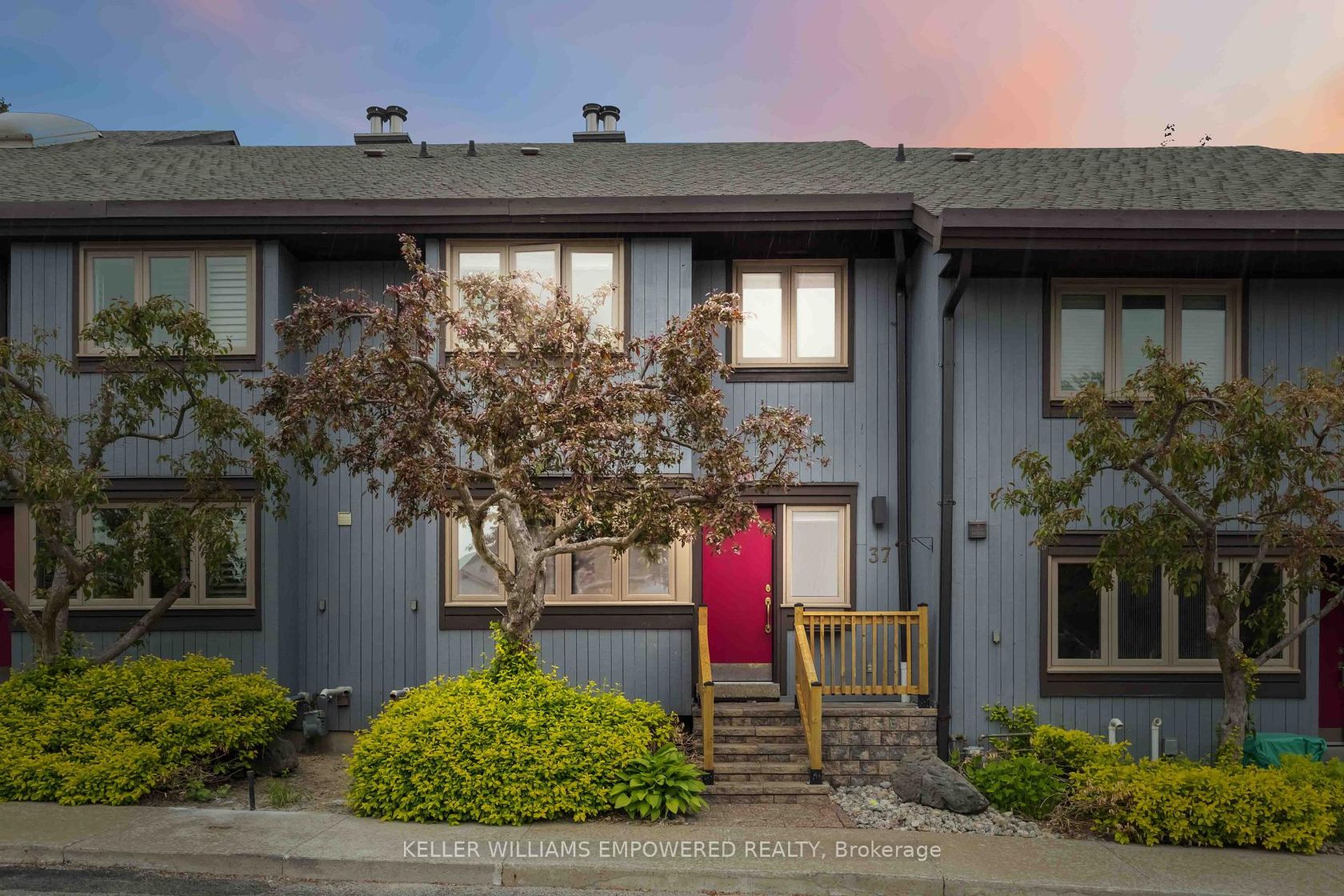 37 Rainbow Creekway, Bayview Village, Toronto 