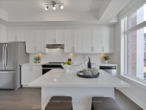 Photo 3 at 225 - 9560 Islington Avenue, Sonoma Heights, Vaughan