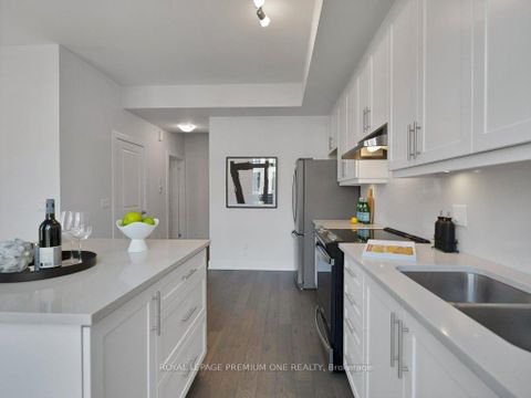 Photo 5 at 225 - 9560 Islington Avenue, Sonoma Heights, Vaughan