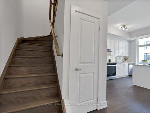 Photo 8 at 225 - 9560 Islington Avenue, Sonoma Heights, Vaughan