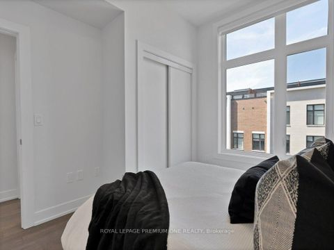 Photo 10 at 225 - 9560 Islington Avenue, Sonoma Heights, Vaughan