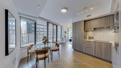 Photo 5 at 811 - 11 Wellesley Street W, Bay Street Corridor, Toronto Photo 5 at 811 - 11 Wellesley Street W, Bay Street Corridor, Toronto