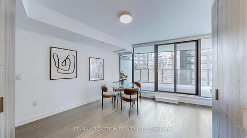 Photo 7 at 811 - 11 Wellesley Street W, Bay Street Corridor, Toronto Photo 7 at 811 - 11 Wellesley Street W, Bay Street Corridor, Toronto