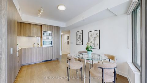 Photo 10 at 811 - 11 Wellesley Street W, Bay Street Corridor, Toronto Photo 10 at 811 - 11 Wellesley Street W, Bay Street Corridor, Toronto