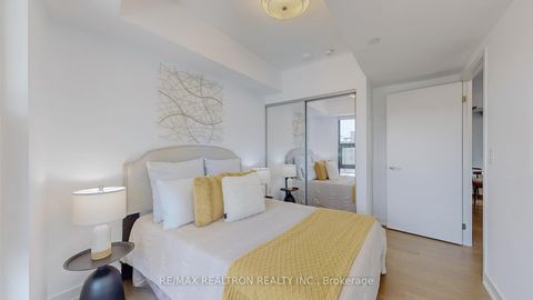 Photo 15 at 811 - 11 Wellesley Street W, Bay Street Corridor, Toronto