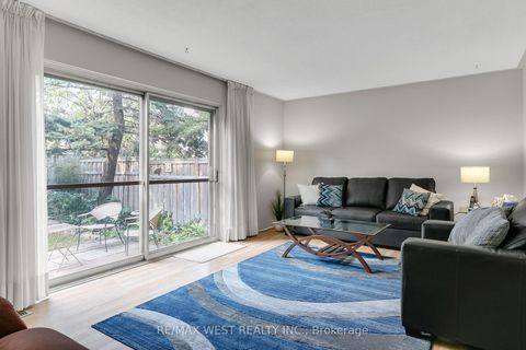Photo 3 at 61 - 113 Palmdale Drive, Sullivan, Toronto Photo 3 at 61 - 113 Palmdale Drive, Sullivan, Toronto