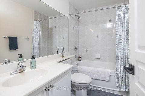 Photo 6 at 610 - 438 Richmond Street W, Waterfront Communities C1, Toronto