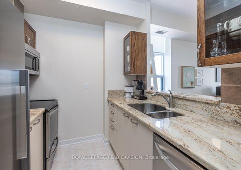 Photo 7 at 610 - 438 Richmond Street W, Waterfront Communities C1, Toronto
