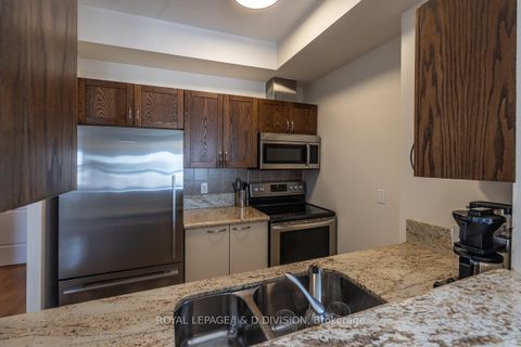Photo 8 at 610 - 438 Richmond Street W, Waterfront Communities C1, Toronto