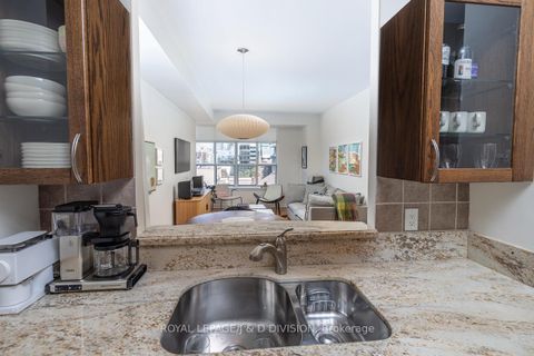Photo 9 at 610 - 438 Richmond Street W, Waterfront Communities C1, Toronto