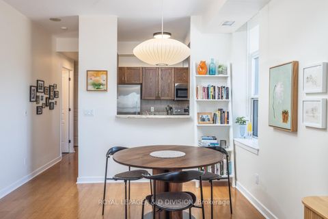 Photo 13 at 610 - 438 Richmond Street W, Waterfront Communities C1, Toronto
