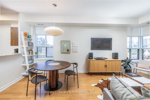 Photo 14 at 610 - 438 Richmond Street W, Waterfront Communities C1, Toronto