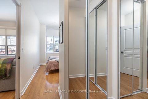 Photo 18 at 610 - 438 Richmond Street W, Waterfront Communities C1, Toronto