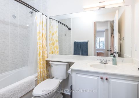 Photo 19 at 610 - 438 Richmond Street W, Waterfront Communities C1, Toronto