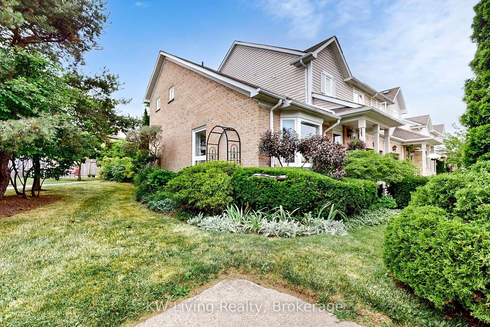 116 - 5910 Greensboro Drive, Central Erin Mills, Mississauga by Loree Meneguzzi Real Estate 116 - 5910 Greensboro Drive, Central Erin Mills, Mississauga