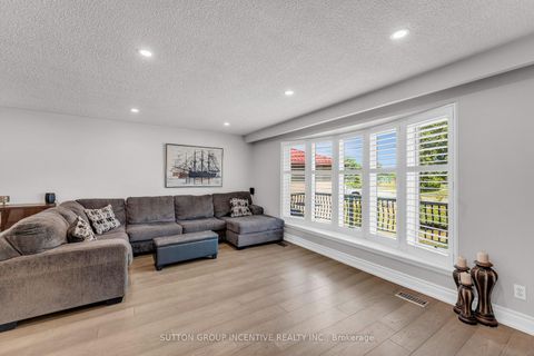 Photo 8 at 55 Dorward Drive, Jamestown, Toronto