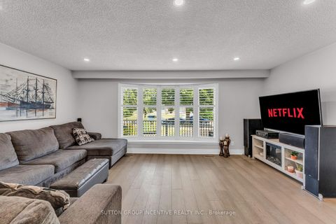 Photo 9 at 55 Dorward Drive, Jamestown, Toronto