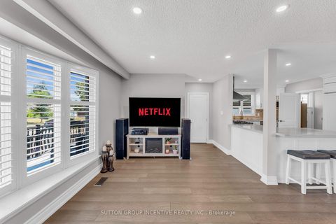 Photo 10 at 55 Dorward Drive, Jamestown, Toronto
