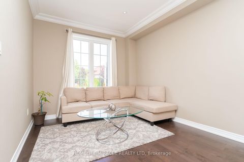 Photo 6 at 516 Vellore Woods Boulevard, Vellore Village, Vaughan