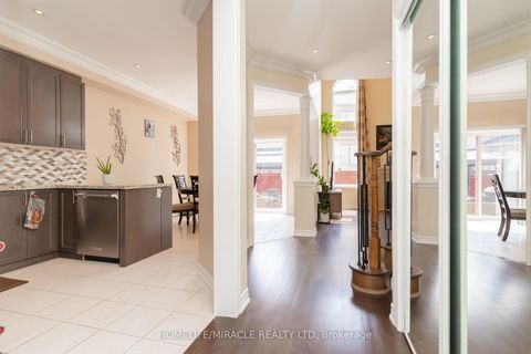 Photo 9 at 516 Vellore Woods Boulevard, Vellore Village, Vaughan